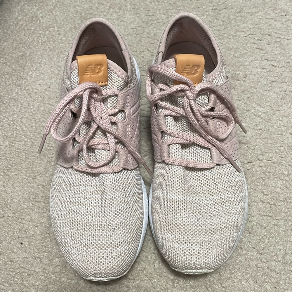 Women’s pink New Balance shoe